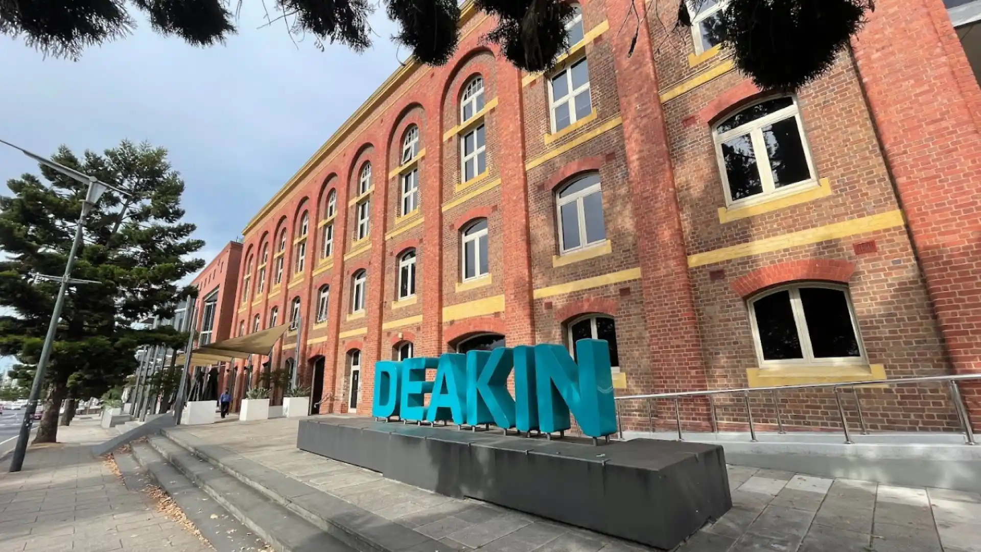 Deakin University (Melbourne & Geelong)