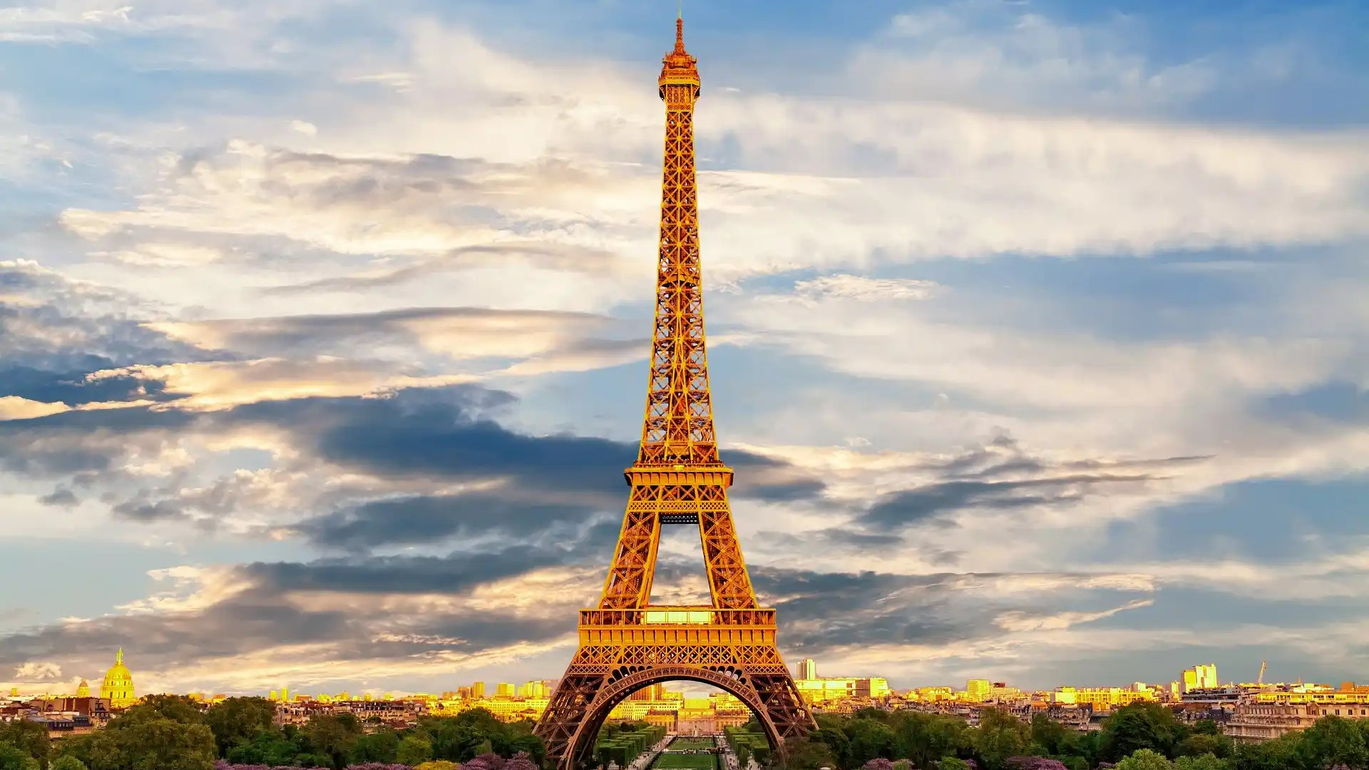 eiffel-tower-daytime-view