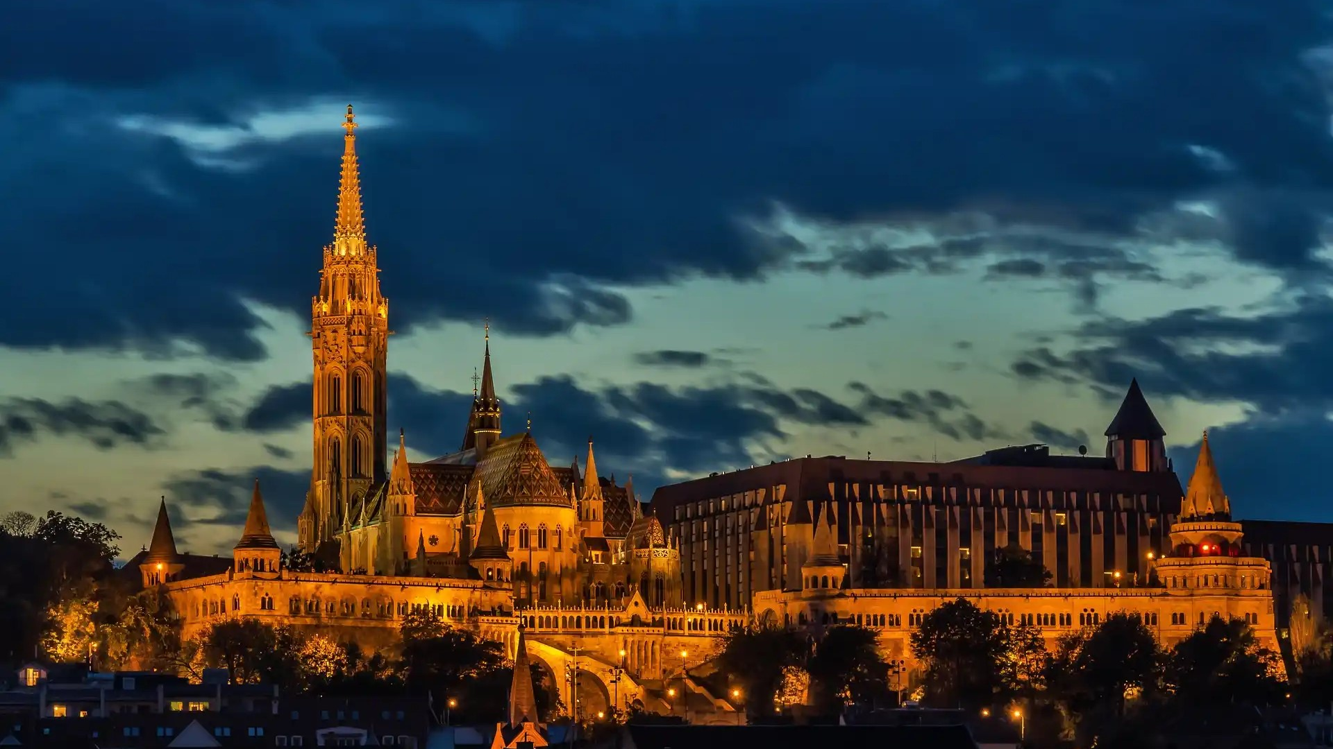 study-in-Hungary-night-view